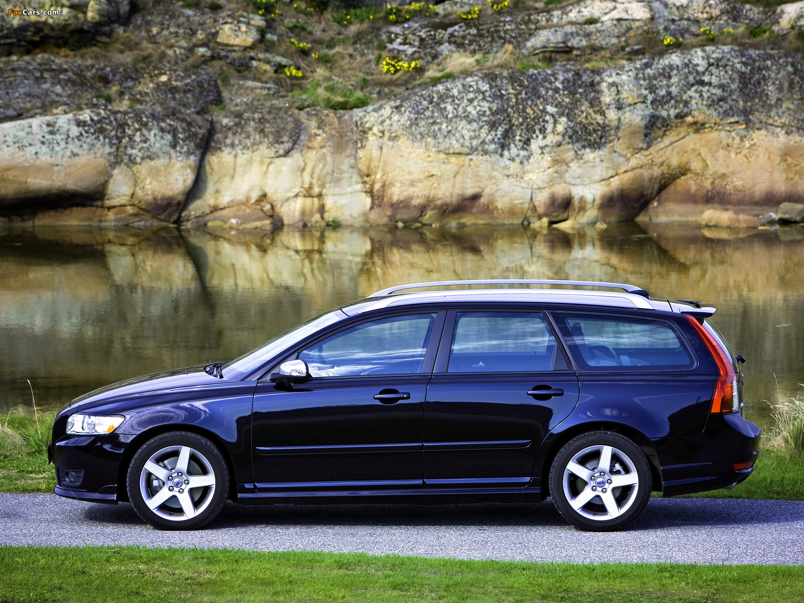 Volvo V50 R-Design 2008–09 wallpapers (1600 x 1200)