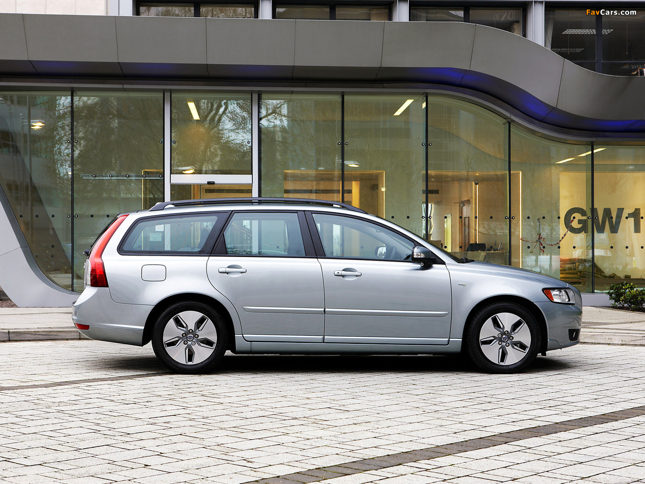 Volvo V50 DRIVe UK-spec 2009 pictures (1280 x 960)