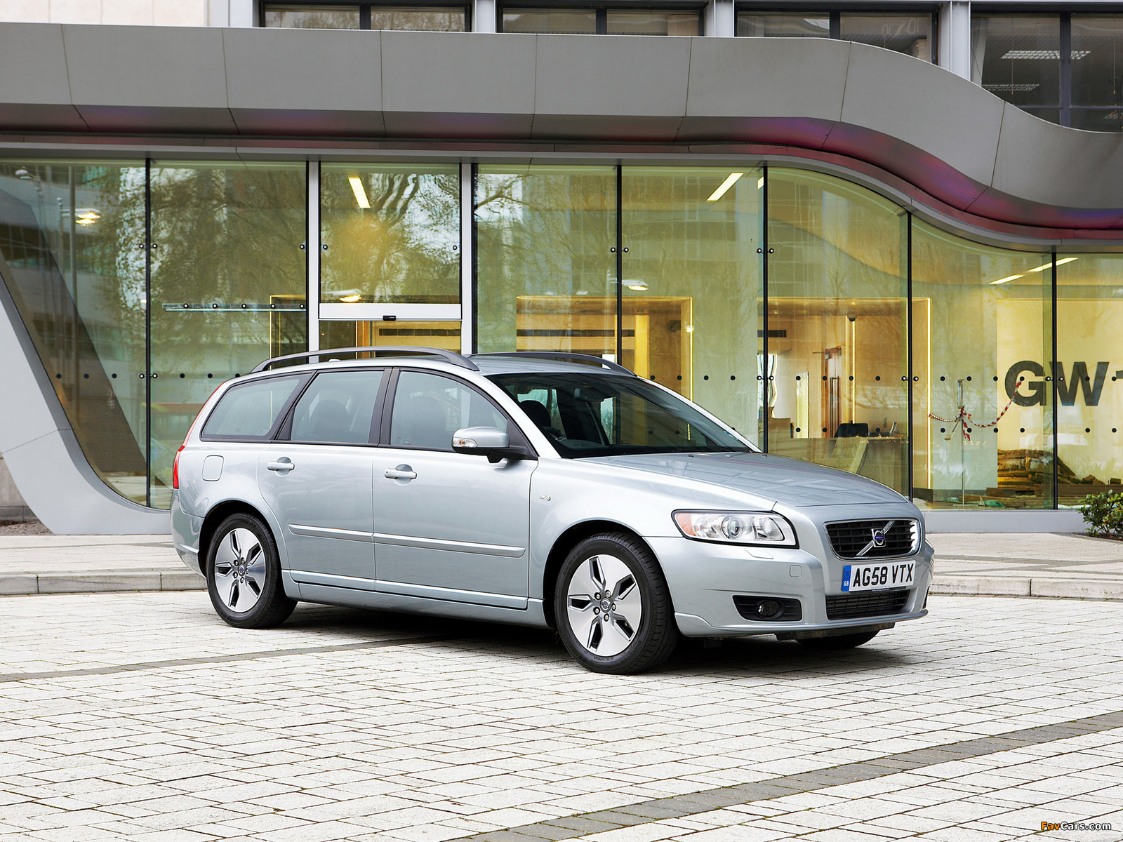 Volvo V50 DRIVe UK-spec 2009 pictures (1600 x 1200)