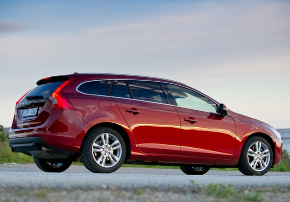 Images of Volvo V60 T3 2010–13