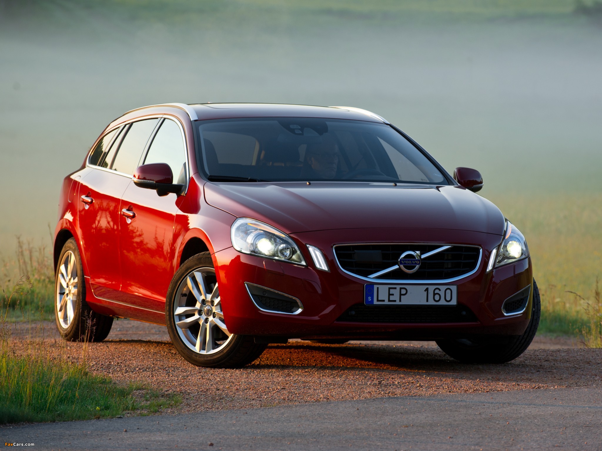 Images of Volvo V60 T3 2010–13 (2048 x 1536)