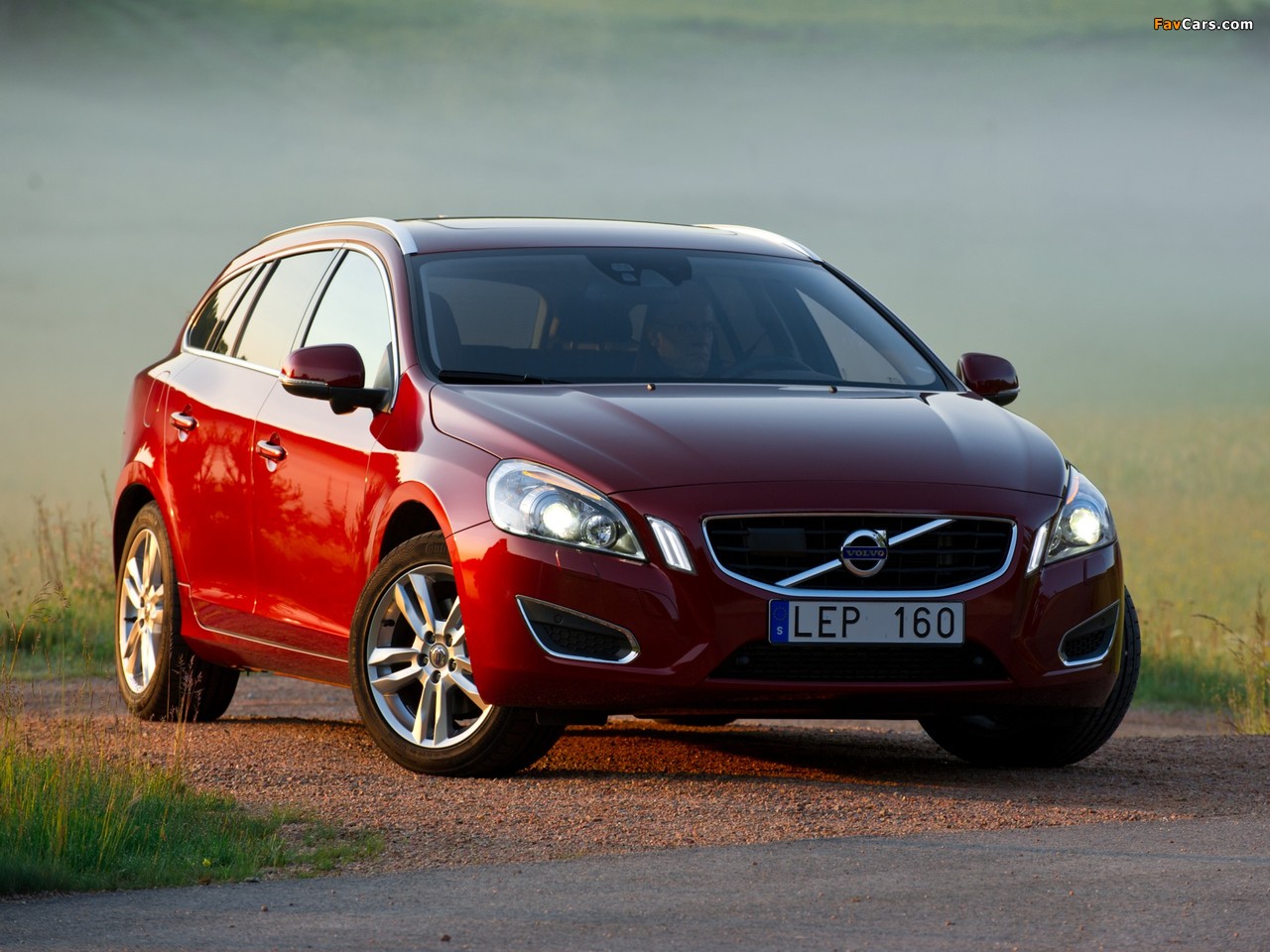 Images of Volvo V60 T3 2010–13 (1280 x 960)