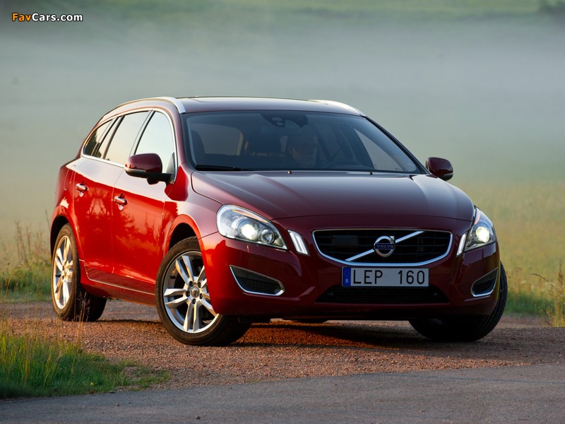 Images of Volvo V60 T3 2010–13 (800 x 600)