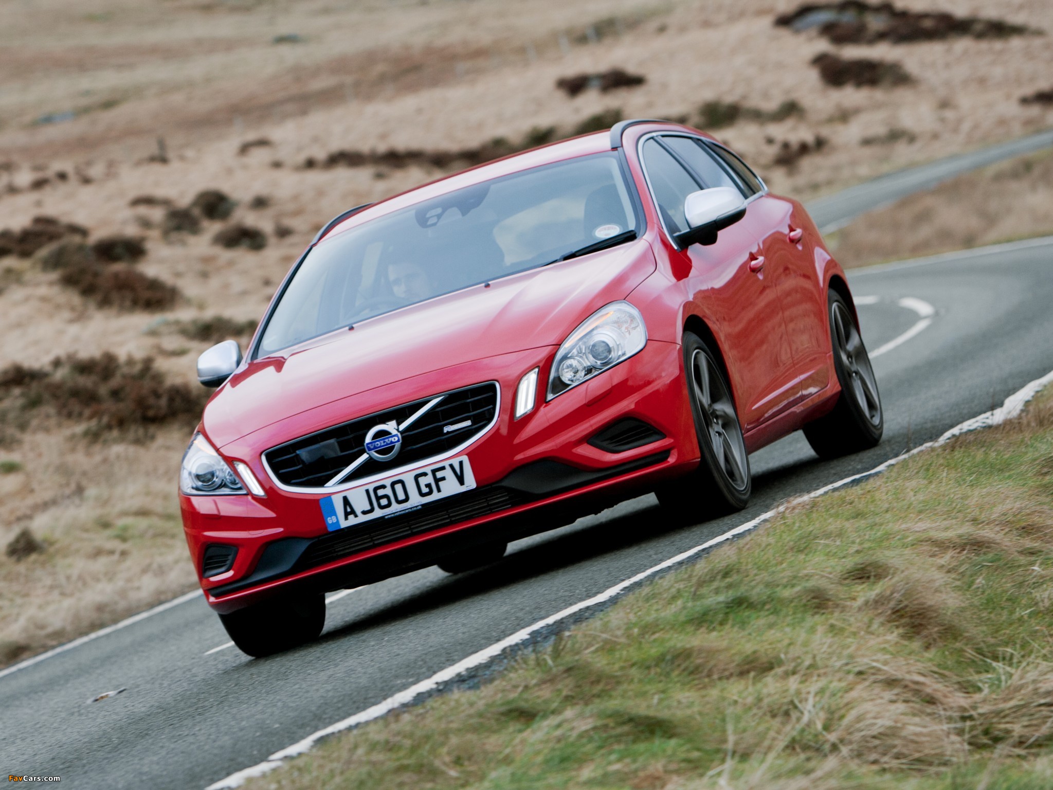 Images of Volvo V60 R-Design UK-spec 2010–13 (2048 x 1536)