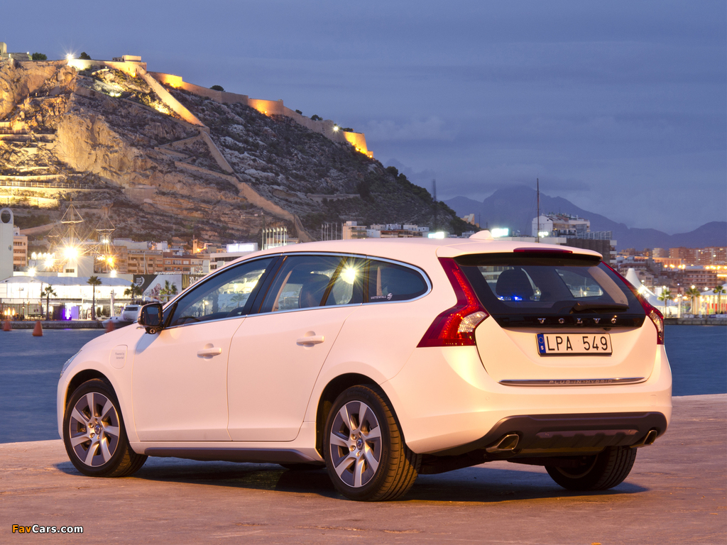 Images of Volvo V60 D6 Plug-In Hybrid 2012–13 (1024 x 768)