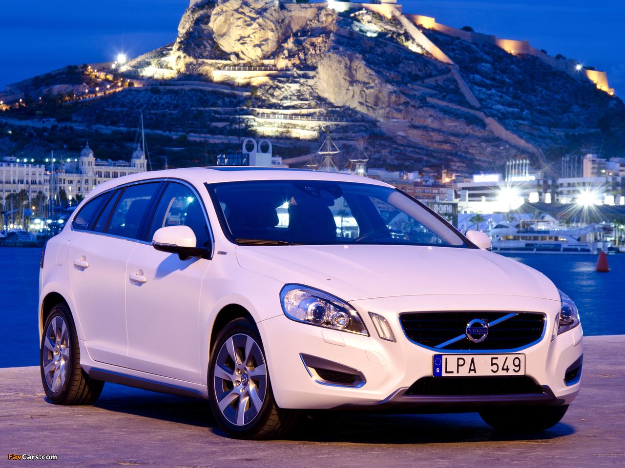 Images of Volvo V60 D6 Plug-In Hybrid 2012–13 (1280 x 960)