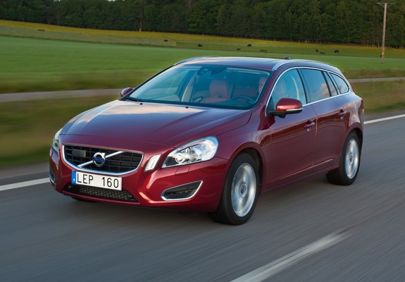 Photos of Volvo V60 T3 2010–13