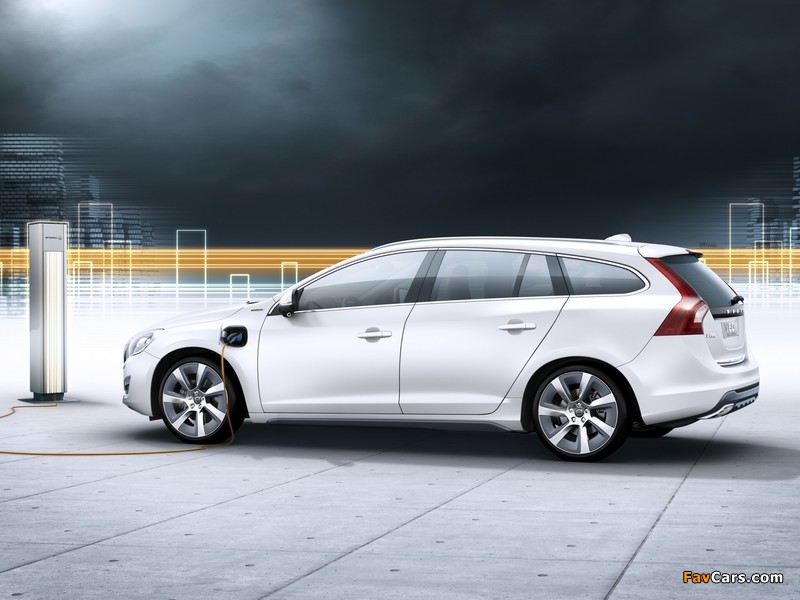 Photos of Volvo V60 Plug-in Hybrid Prototype 2011 (800 x 600)