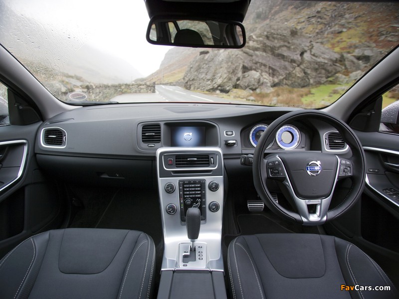 Pictures of Volvo V60 R-Design UK-spec 2010–13 (800 x 600)