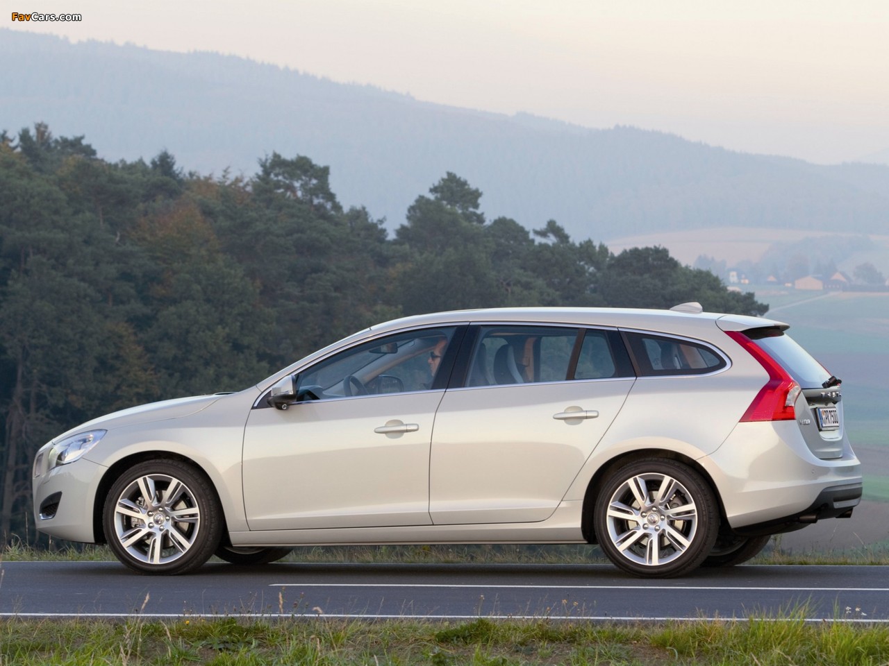 Volvo V60 2010 images (1280 x 960)