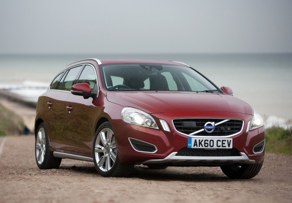 Volvo V60 D5 UK-spec 2010–13 photos