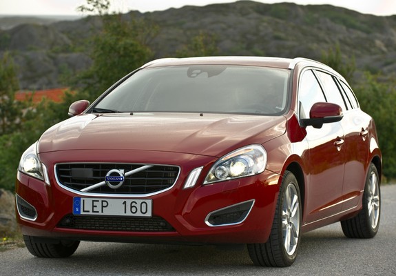 Volvo V60 T3 2010–13 pictures