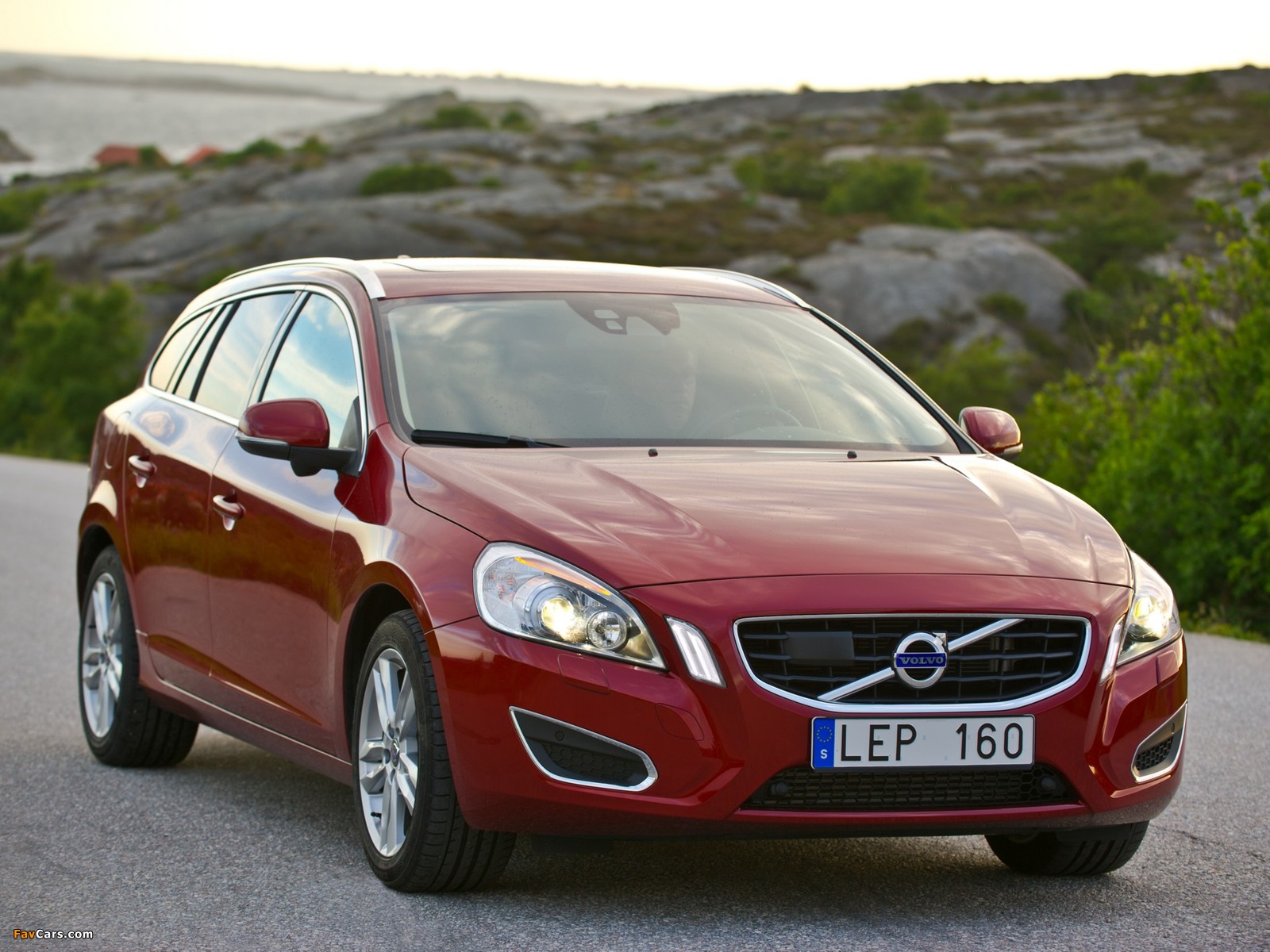 Volvo V60 T3 2010–13 wallpapers (1600 x 1200)