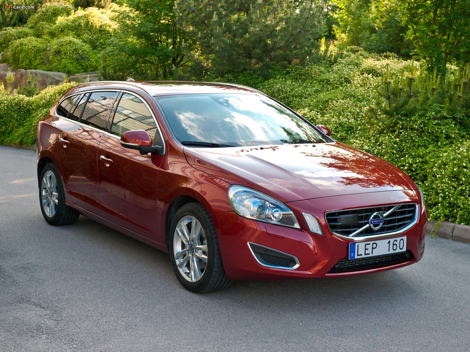 Volvo V60 T3 2010–13 wallpapers (1600 x 1200)