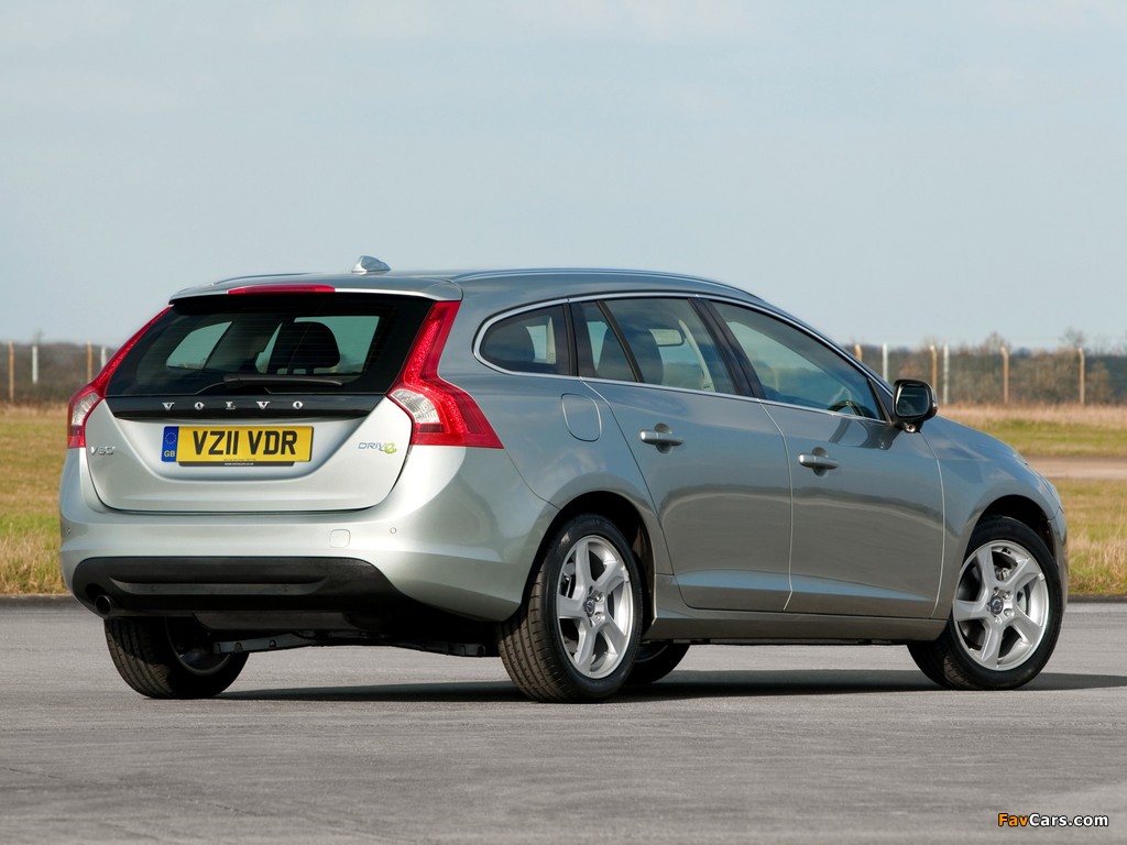 Volvo V60 DRIVe UK-spec 2011–13 wallpapers (1024 x 768)