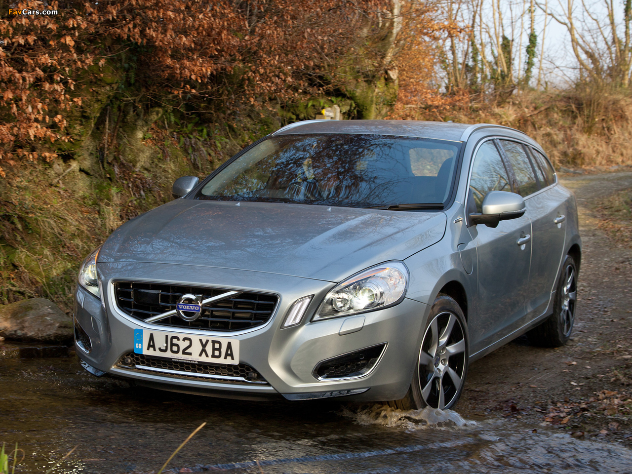 Volvo V60 D6 Plug-In Hybrid UK-spec 2012–13 images (1280 x 960)