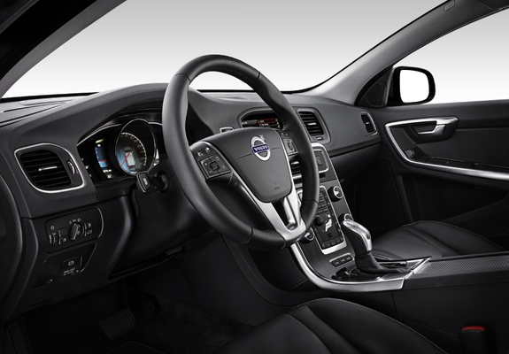 Volvo V60 D6 Plug-In Hybrid 2012–13 photos
