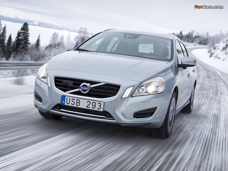 Volvo V60 D6 Plug-In Hybrid 2012–13 photos (800 x 600)