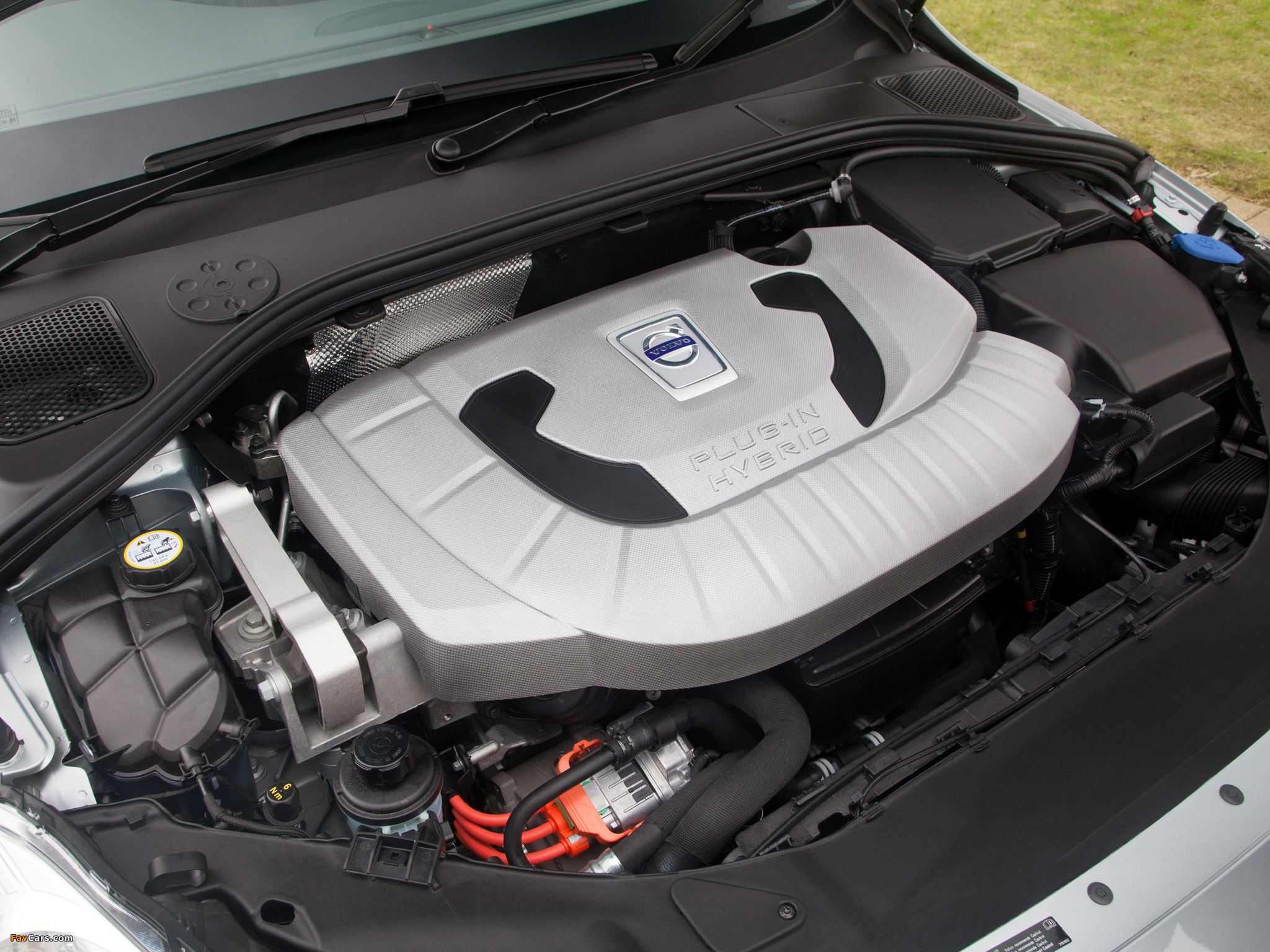 Volvo V60 D6 Plug-In Hybrid UK-spec 2012–13 pictures (2048 x 1536)