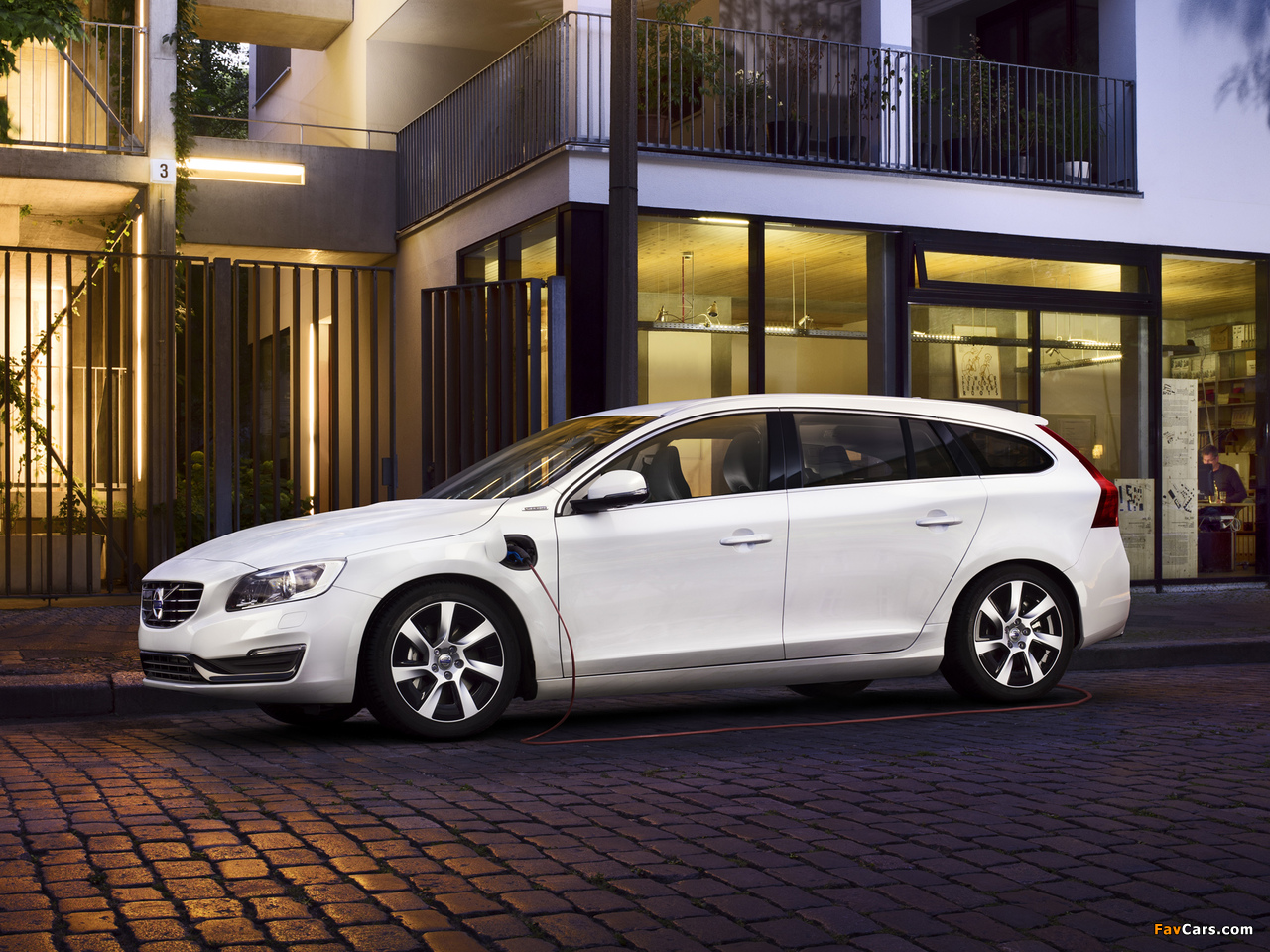 Volvo V60 D6 Plug-In Hybrid 2013 images (1280 x 960)