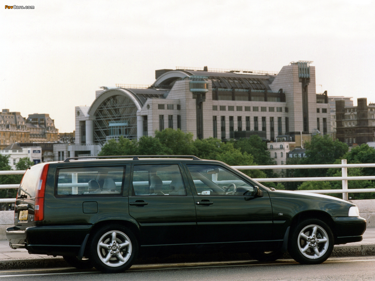 Photos of Volvo V70 UK-spec 1997–2000 (1280 x 960)