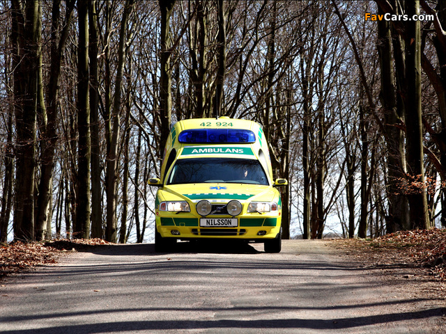 Photos of Nilsson Volvo V70 Ambulance (640 x 480)