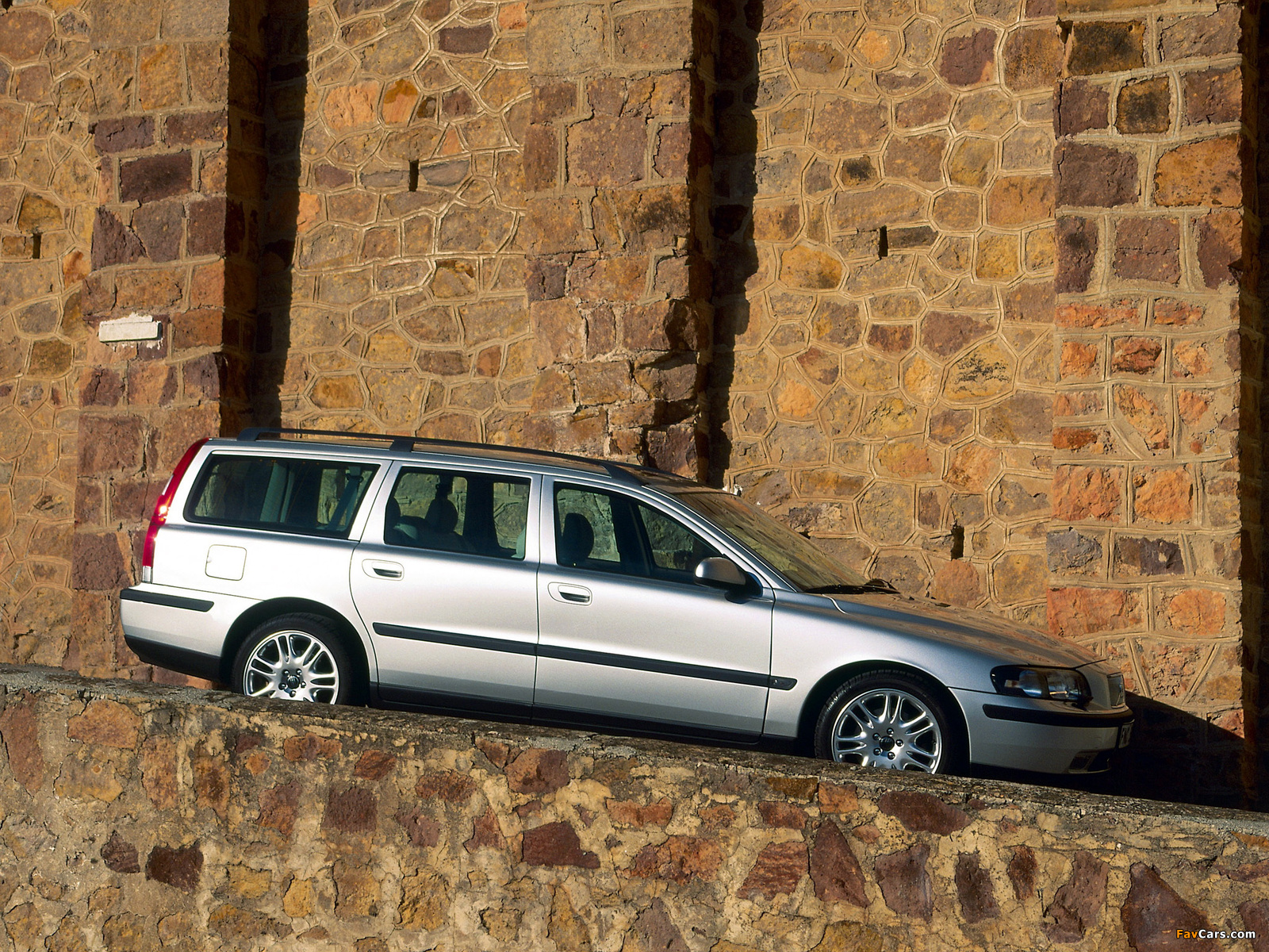 Photos of Volvo V70 2000–05 (1600 x 1200)