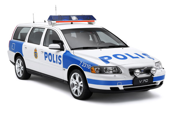 Photos of Volvo V70 Police 2000–05