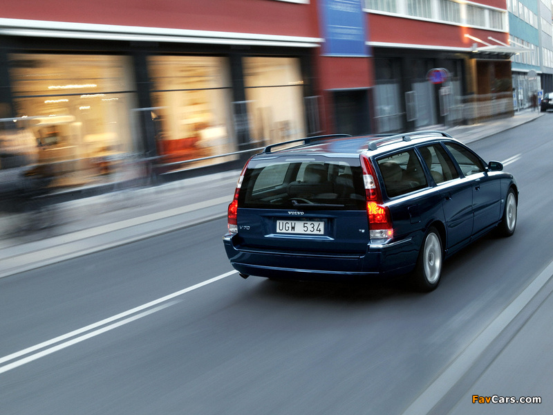 Photos of Volvo V70 T5 2005–07 (800 x 600)