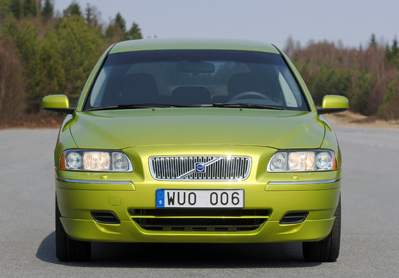 Photos of Volvo V70 Multi-Fuel 2006