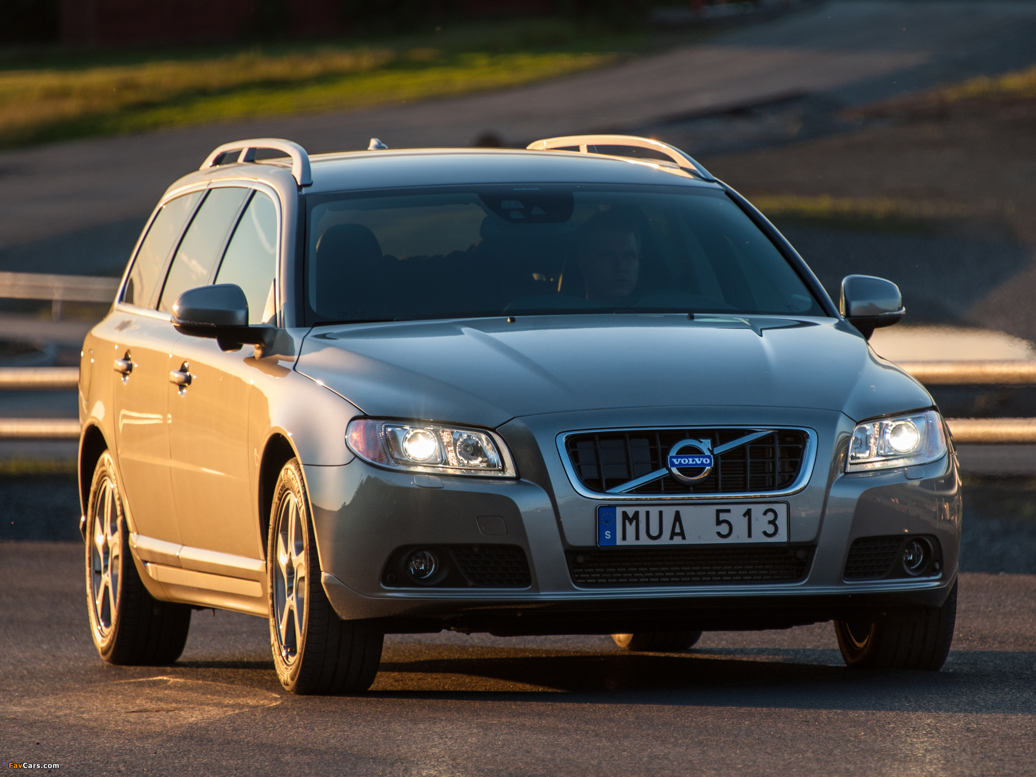 Photos of Volvo V70 D3 2009–13 (2048 x 1536)