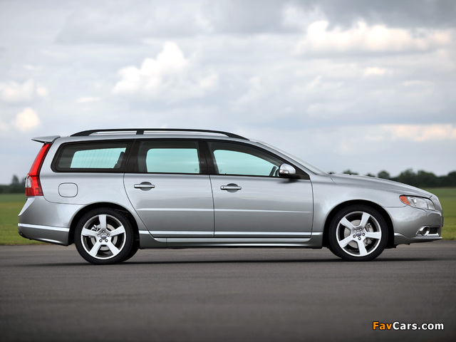 Photos of Volvo V70 R-Design UK-spec 2009–11 (640 x 480)