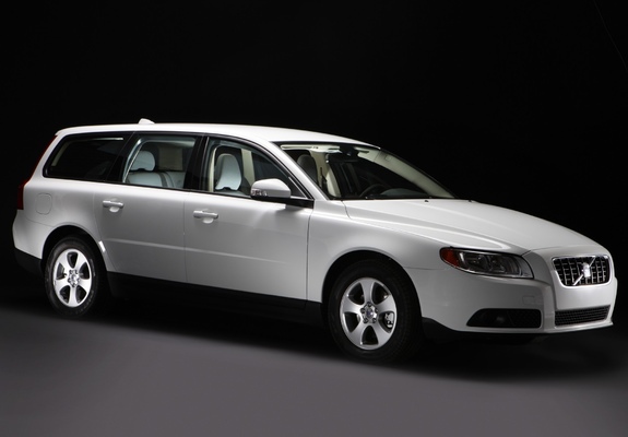 Photos of Volvo V70 Polar 2009–13