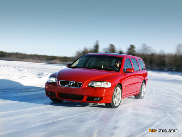 Pictures of Volvo V70 R 2000–05 (640 x 480)