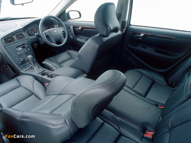 Pictures of Volvo V70 T5 AU-spec 2000–05 (640 x 480)
