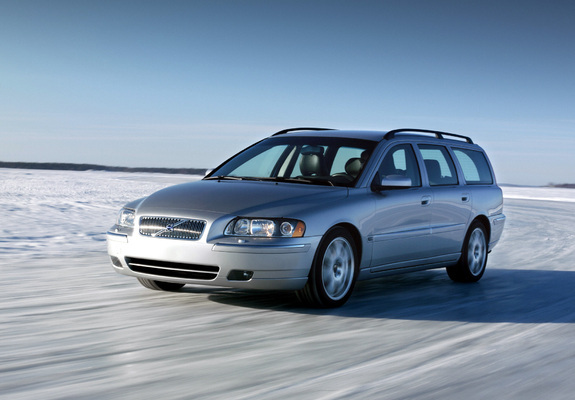 Pictures of Volvo V70 2005–07