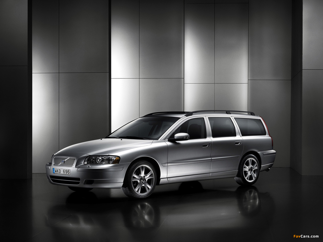 Pictures of Volvo V70 2005–07 (1280 x 960)