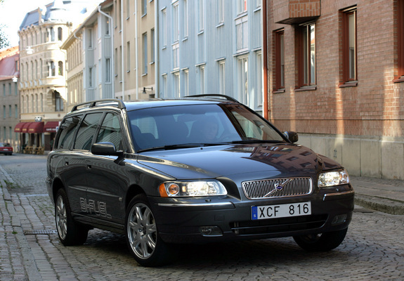 Pictures of Volvo V70 Bi-Fuel 2006–07