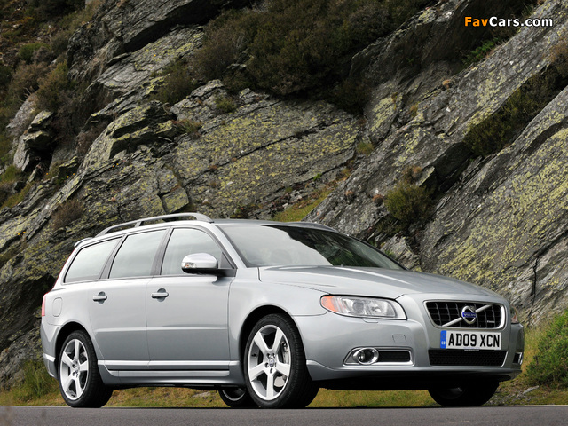 Pictures of Volvo V70 R-Design UK-spec 2009–11 (640 x 480)