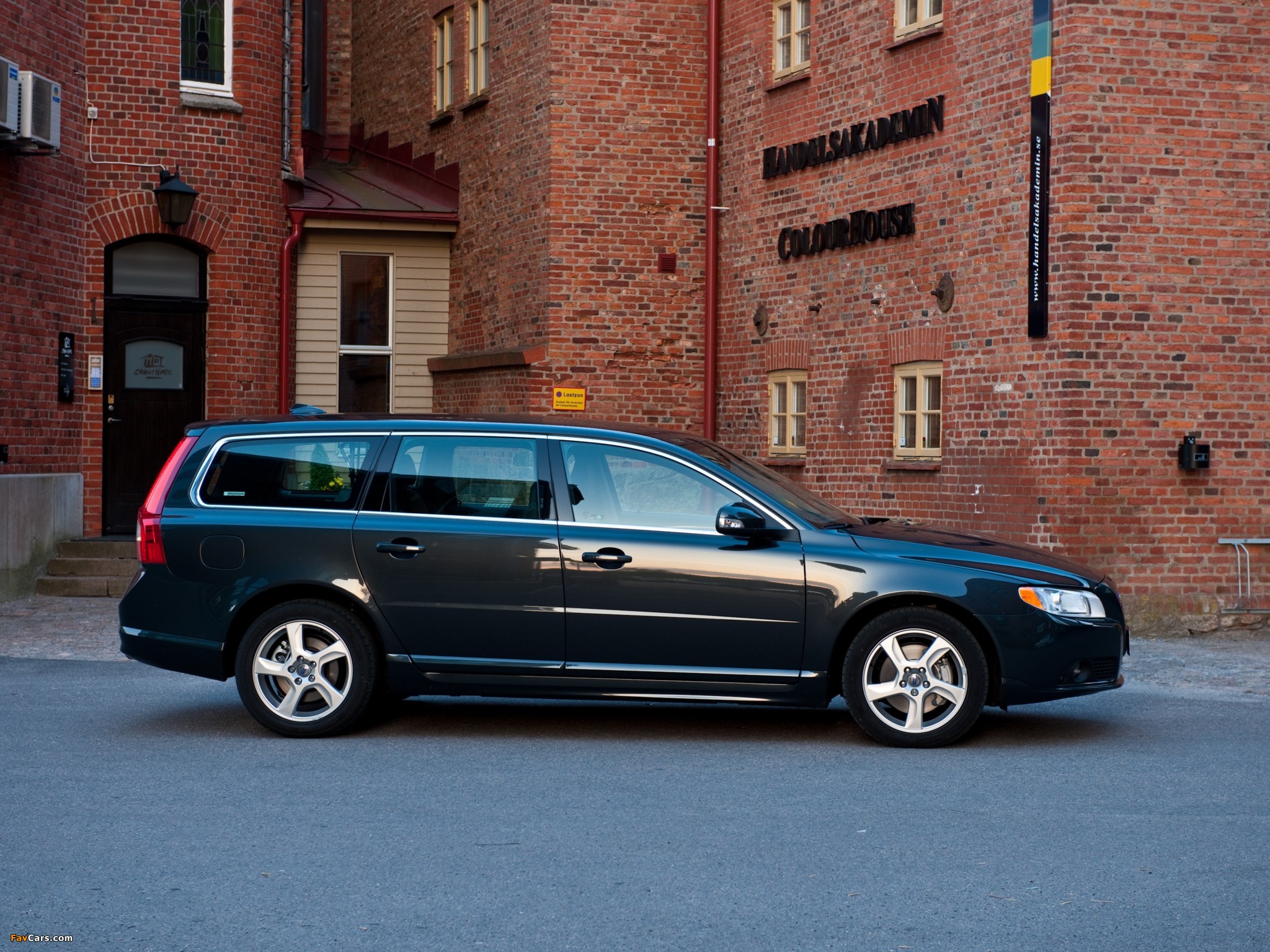 Pictures of Volvo V70 D5 2009 (2048 x 1536)
