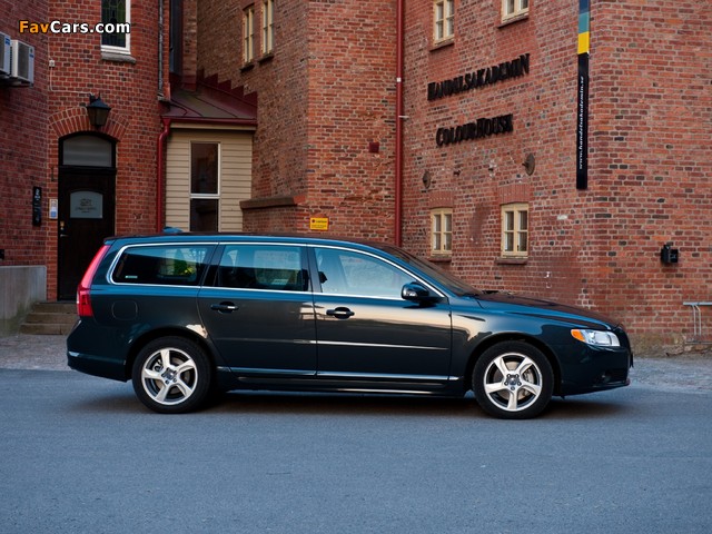 Pictures of Volvo V70 D5 2009 (640 x 480)