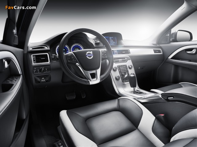 Pictures of Volvo V70 R-Design 2011 (640 x 480)