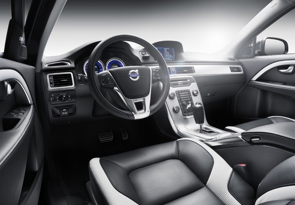 Pictures of Volvo V70 R-Design 2011