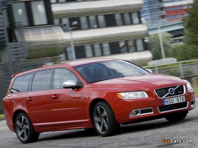 Pictures of Volvo V70 R-Design 2011 (640 x 480)