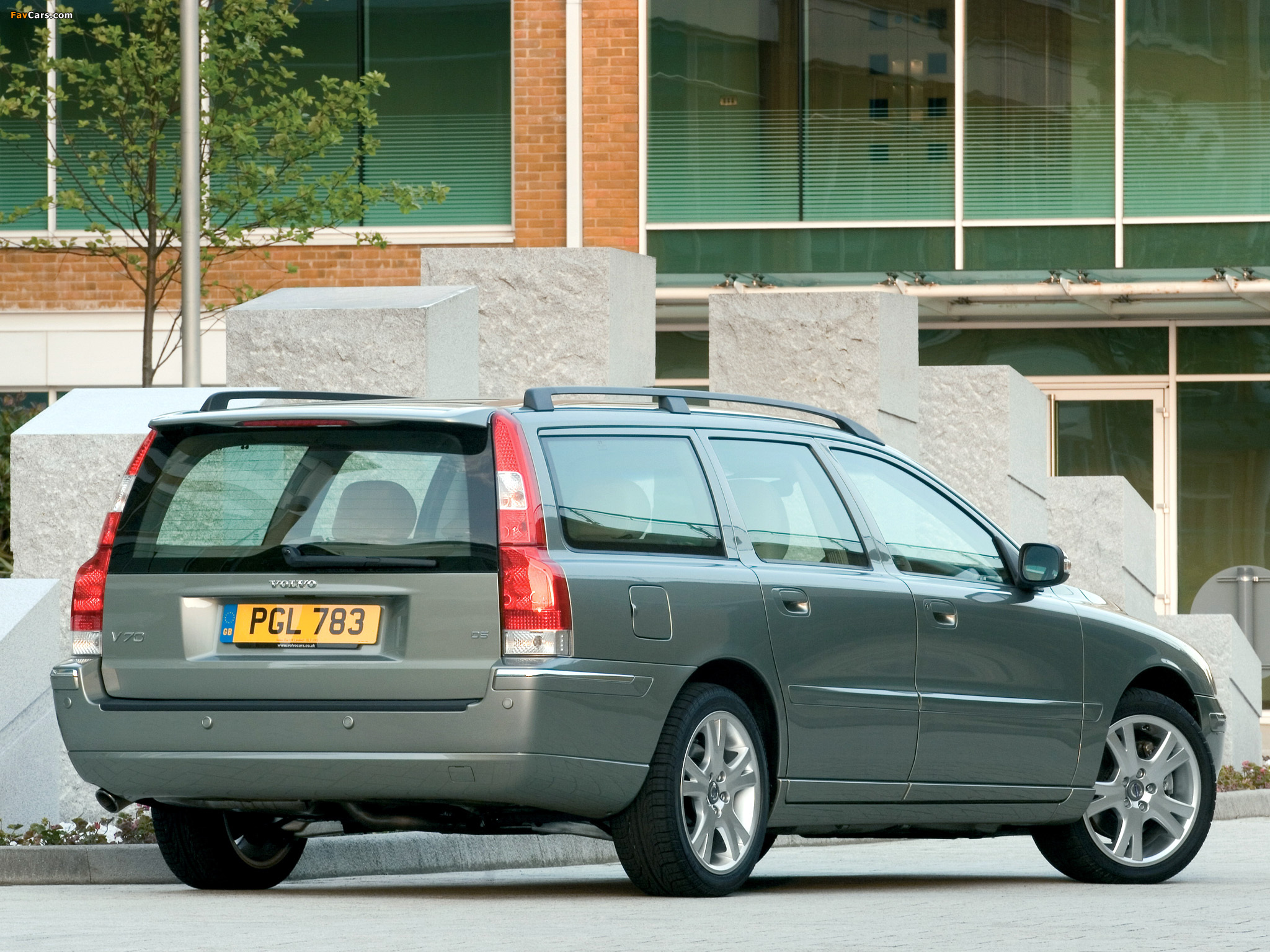 Volvo V70 UK-spec 2005–07 images (2048 x 1536)