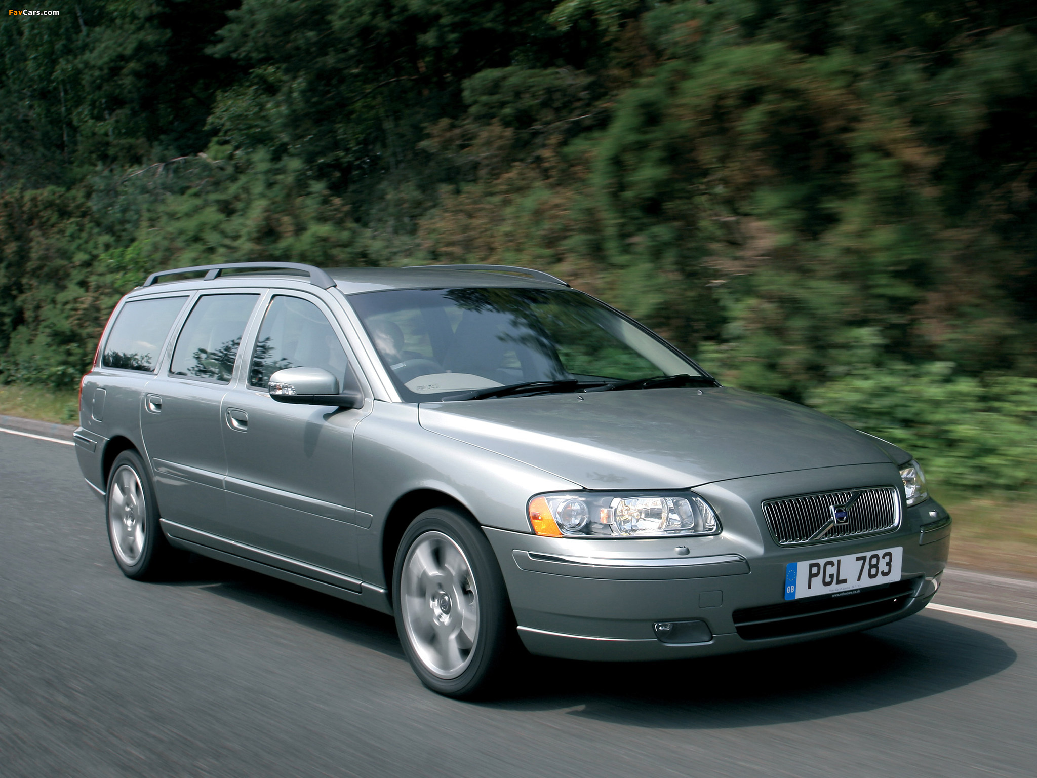 Volvo V70 UK-spec 2005–07 wallpapers (2048 x 1536)