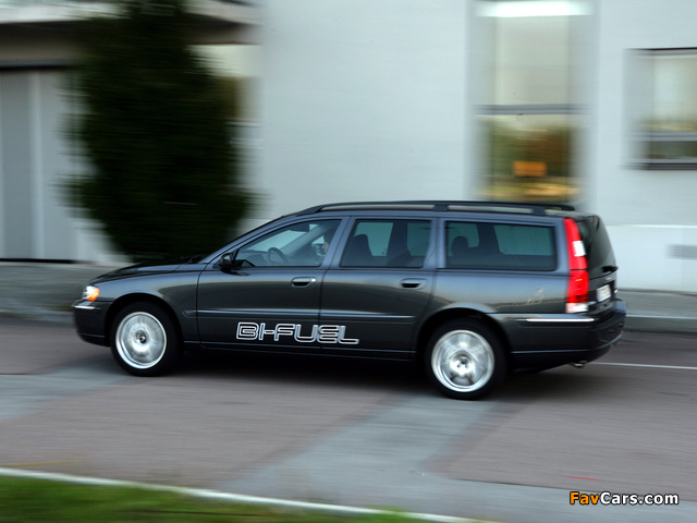 Volvo V70 Bi-Fuel 2006–07 pictures (640 x 480)