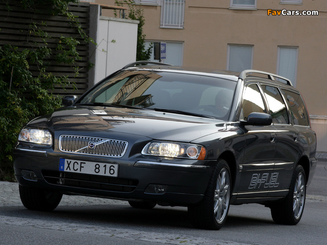 Volvo V70 Bi-Fuel 2006–07 wallpapers (640 x 480)