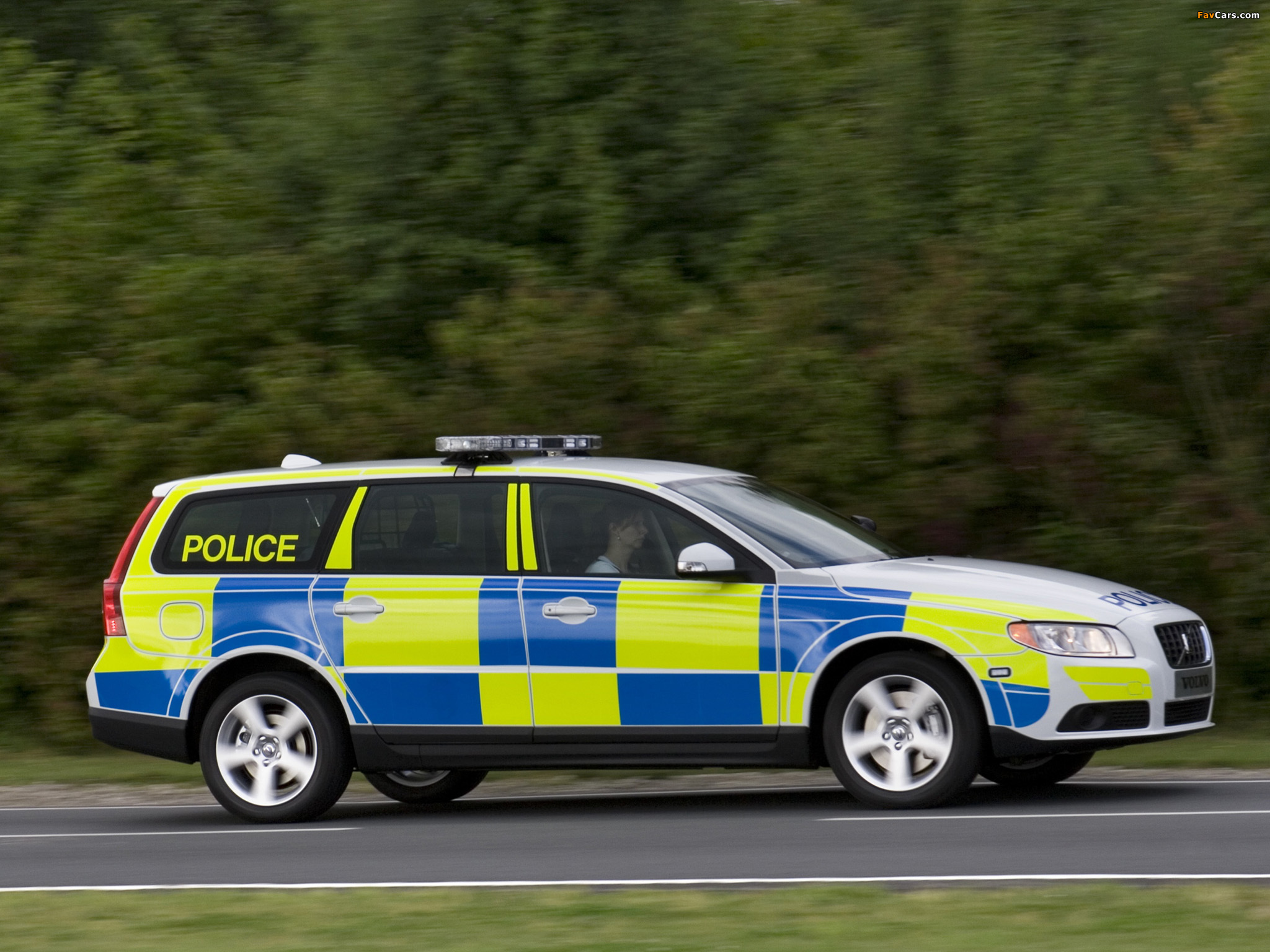 Volvo V70 Police Car 2007–09 wallpapers (2048 x 1536)
