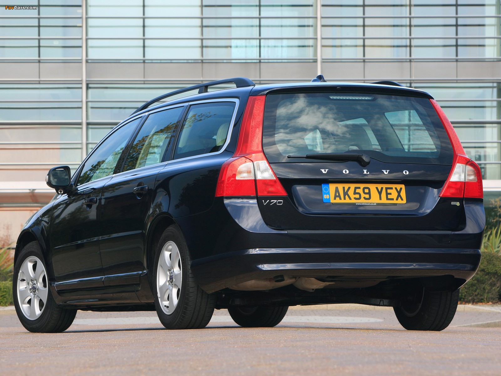 Volvo V70 DRIVe Efficiency UK-spec 2009–13 images (1600 x 1200)